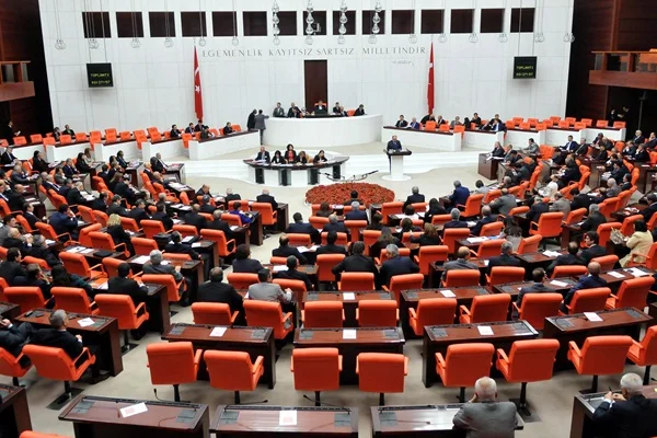 Erdoğan'ın veto ettiği tasarı, düzenlenmiş haliyle kabul edildi
