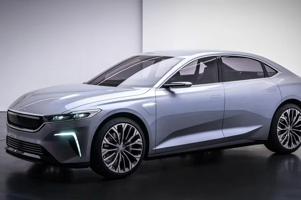 Eski bakandan yerli otomobile destek