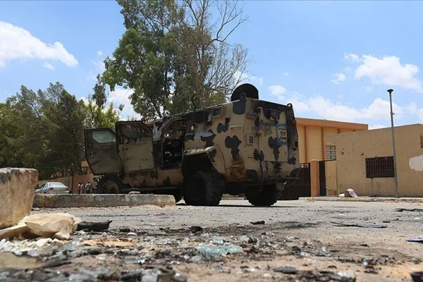 Hafter mevzilerine bombardıman