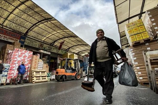 Halde ayakkabı boyayarak geçen yarım asır