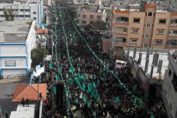 Hamas'ın 32. kuruluş yıl dönümü: Binlerce Filistinli sokaklarda