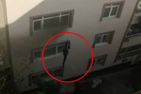Hamile kadın yangından komşularının sarkıttığı iple kurtuldu