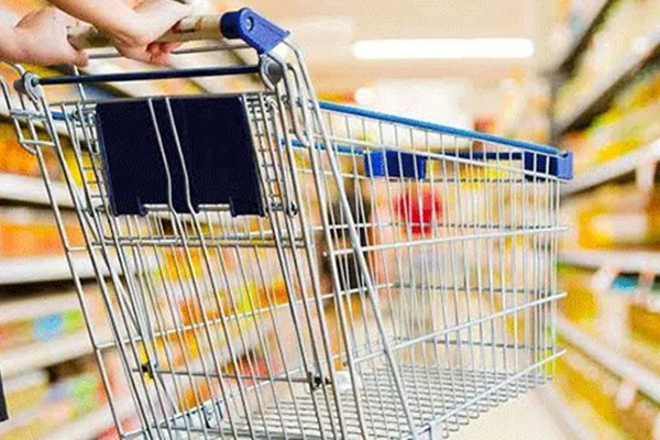 İngiltere'de marketlerde 'inek idrarı' satılmaya başlandı