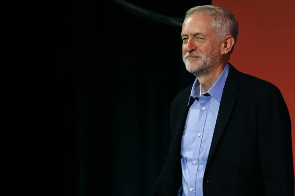 İngiltere'de seçimin yankıları: İşçi Partisi lideri Corbyn görevi bırakıyor