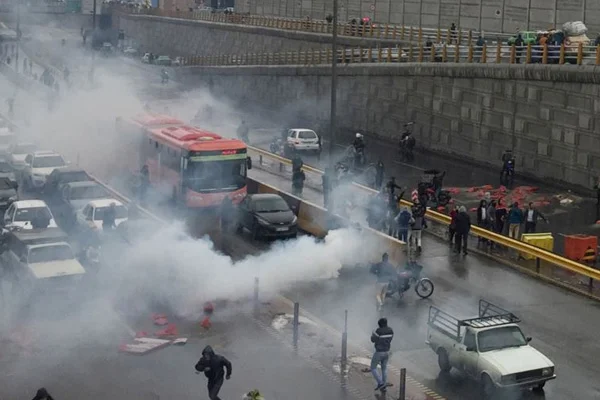 İran'da protestoların yankısı sürüyor: 79 kişi gözaltına alındı
