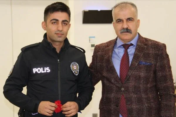 İstanbul Havalimanı'nda sigarayı bırakan polisler altınla ödüllendirildi