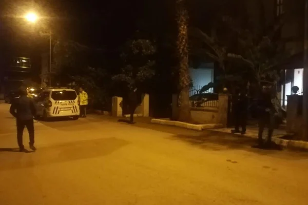 İzmir'de iki kişiyi öldüren şahısla polis arasında çatışma