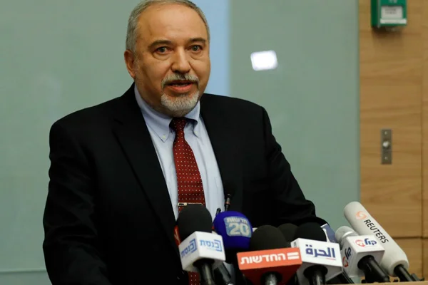 Liberman'dan Netanyahu'ya: Sana onurlu bir şekilde emekli olma fırsatı vermeye hazırız