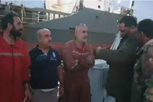 Libya'da alıkonulan geminin Türk mürettebatı serbest bırakıldı