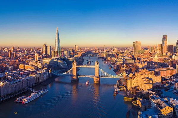 Londra'da sabah saatlerinde paniğe yol açan yüksek sesli patlamaların sebebi belli oldu