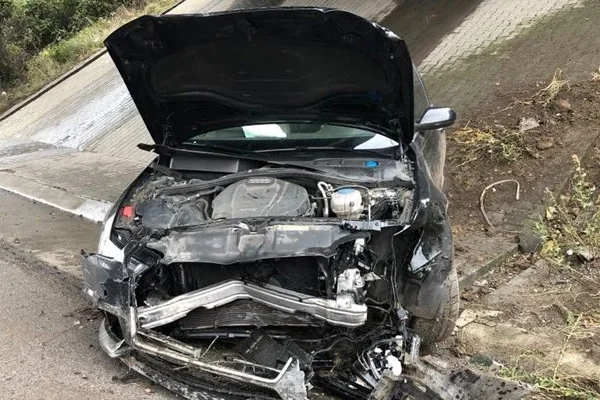Mahir Ünal'ın makam aracı kaza yaptı
