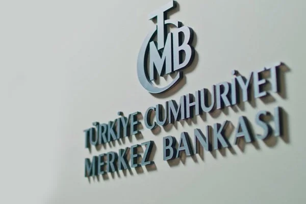 Merkez düşürdü bankalar umursamıyor
