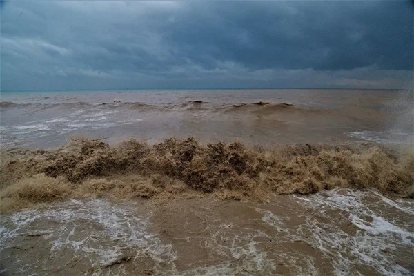 Mersin'de denizin rengi değişti