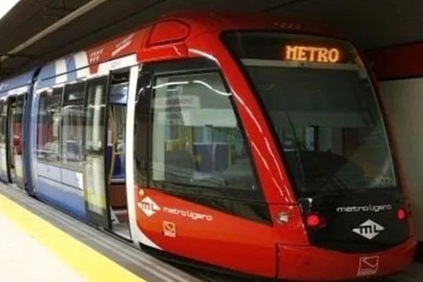 Metro seferleri yeniden başladı