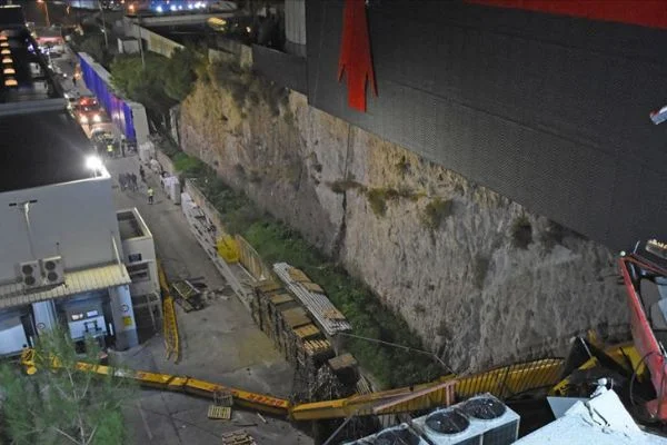 Muğla'da yılbaşı süslemesi çalışmasında kullanılan vinç devrildi: 1 ölü, 3 yaralı