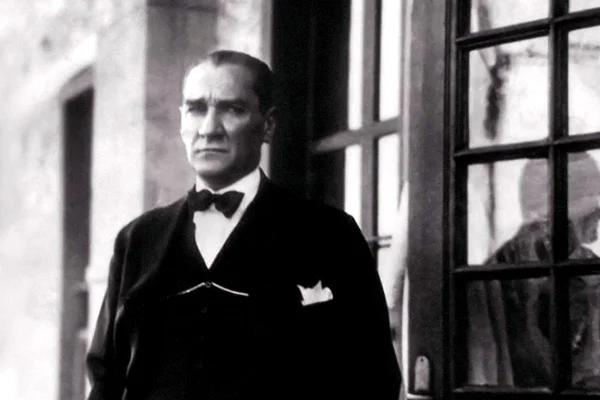 Mustafa Kemal'e 'Atatürk' soyadını kim önerdi ve alternatifleri nelerdi?