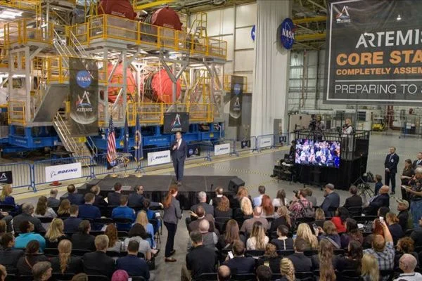 NASA Ay görevinde kullanılacağı roket platformunu görücüye çıkardı