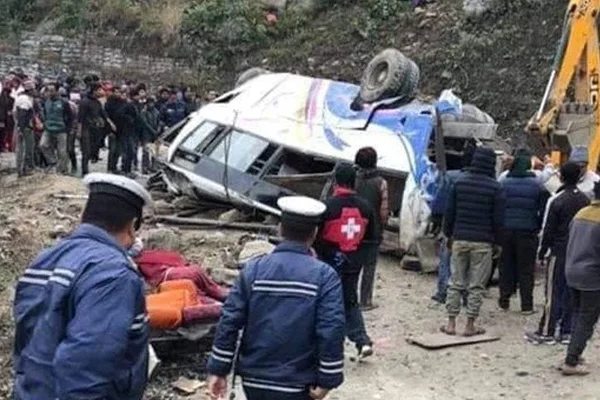 Nepal'de feci kaza: Çok sayıda ölü ve yaralı var