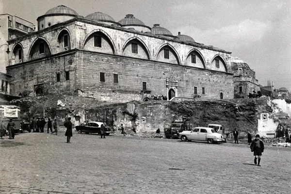 'Osmanlı modernleşmediği için değil, modernleşirken yıkıldı'