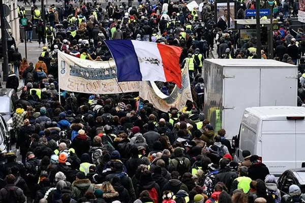 Paris genelinde dükkanlara 'kapalı kalın' çağrısı