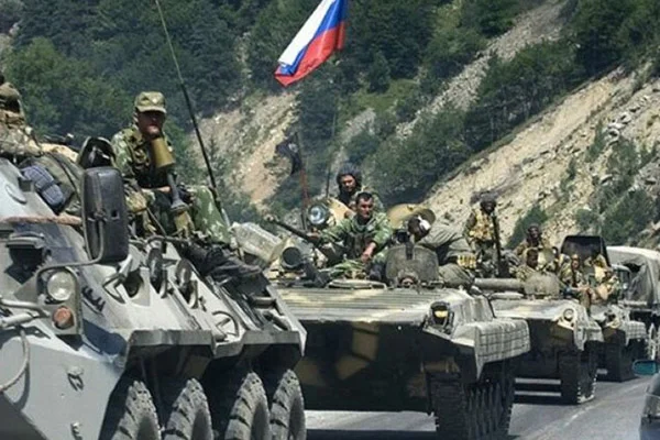 Rus askeri konvoyu, IŞİD'in sözde başkenti Rakka'ya girdi