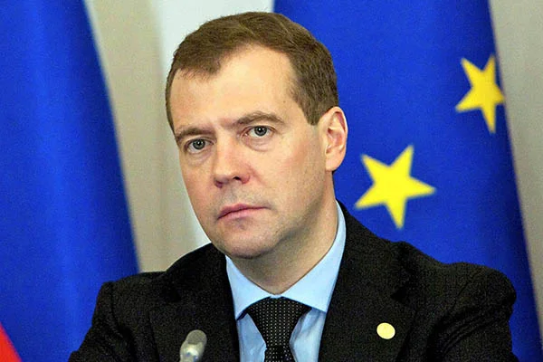 Rusya, "2 yaşında okumayı öğrendim" diyen Başbakan Medvedev'i tartışıyor