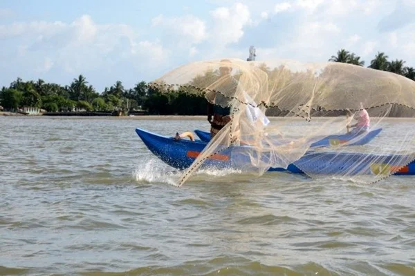 Sadakataşı Derneğinden Sri Lanka'da balıkçı teknesi dağıtımı