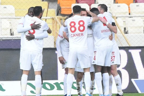 Sivasspor liderliğini sürdürdü