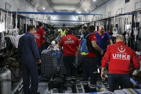 Somali'deki terör saldırısında hayatını kaybeden 2 Türk'ün cenazesi ile 16 yaralı Türkiye'ye getirildi
