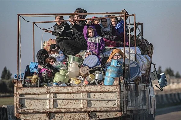 Son 24 saatte 12 bin sivil, sınır hattına yakın bölgelere göç etti