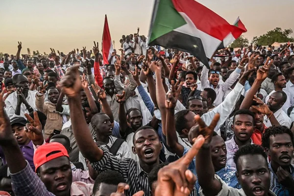 Sudan'da 27 istihbaratçı idam edilecek, eski istihbarat başkanı aranıyor