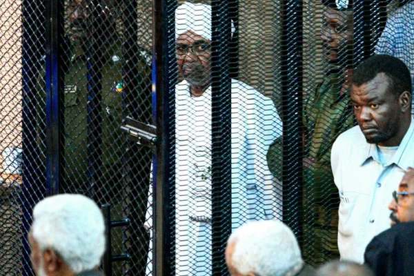 Sudan'da Ömer el Beşir devam eden davalarda idam cezası alabilir