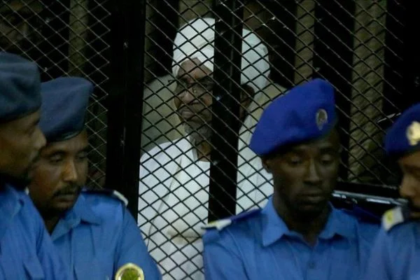 Sudan'ın eski Cumhurbaşkanı Beşir idam cezası alabilir