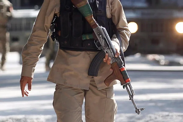 Taliban'dan askeri üsse saldırı: En az 30 ölü