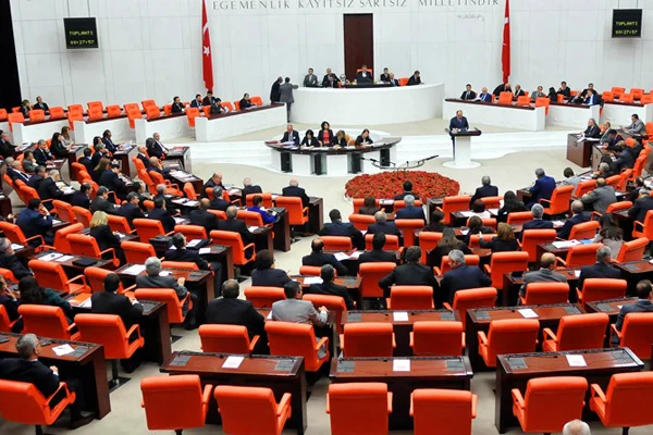 TBMM'de tartışmalı öneri: Milletvekilleri kullanmadıkları posta parasını geri istedi