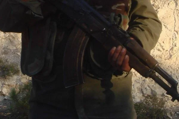 Terör örgütü YPG/PKK Suriye'nin kuzeyindeki kimsesiz çocukları zorla silah altına alıyor