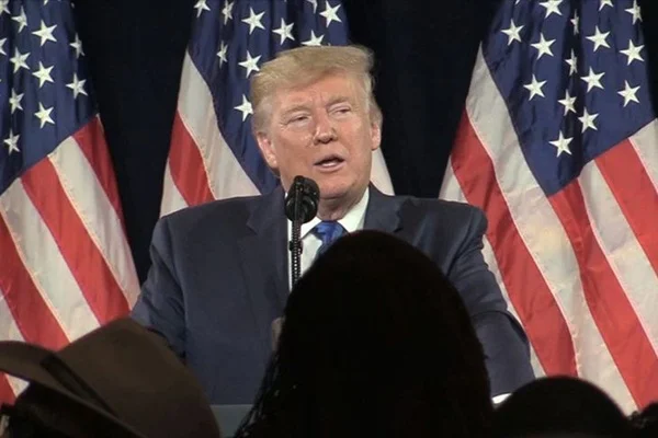 Trump: Azil süreci ülkemiz için çok kötü