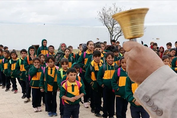 Türkiye'nin onardığı Tel Abyad'daki okulda eğitime başlandı