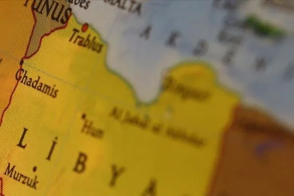 Yabancı savaş uçakları Libya'nın Misrata kentini vurdu