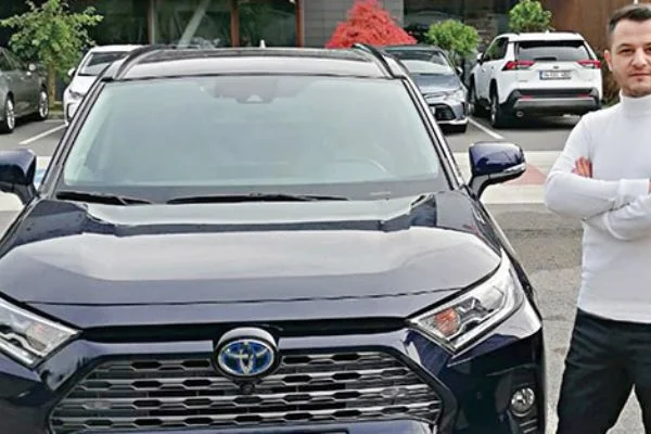 Yolların keyfini RAV4'le çıkarın