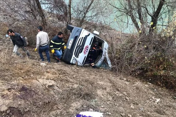 Yozgat'ta sporcuları taşıyan minibüs devrildi: 1 ölü 15 yaralı