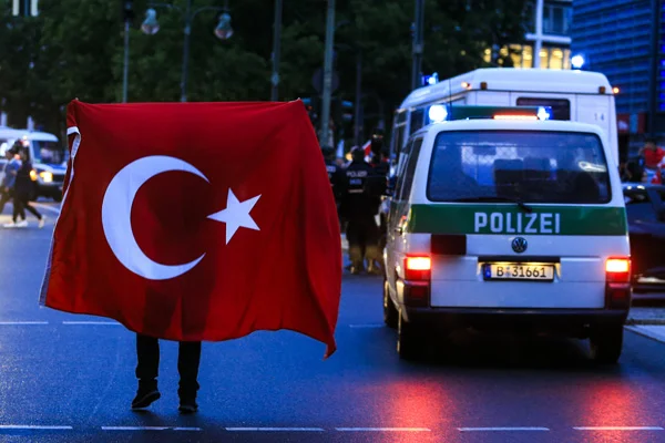 Yurt dışındaki Türk vatandaşlarının sayısı 7 milyona ulaştı