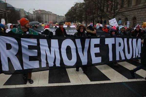 ABD'de Trump karşıtı binlerce kadın yürüdü