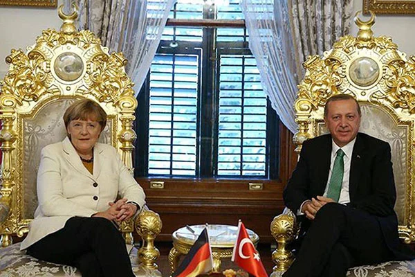 Alman Bild gazetesi: Boğazın Sultanı Erdoğan, Yunanistan'ın 'Berlin Konferansı'na çağırılmaması için Merkel'e baskı mı? yaptı