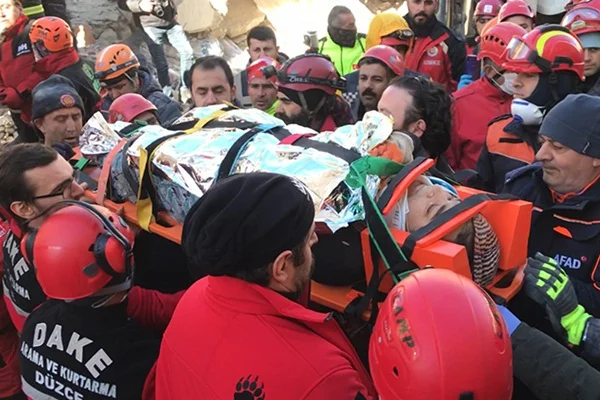 Arama kurtarma çalışmalarıyla 42 kişi enkazdan sağ çıkarıldı