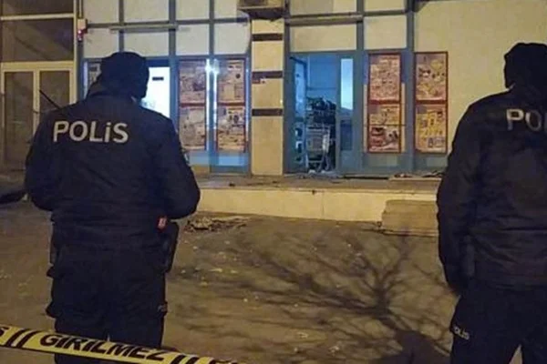 Arnavutköy'de markete EYP'li saldırı