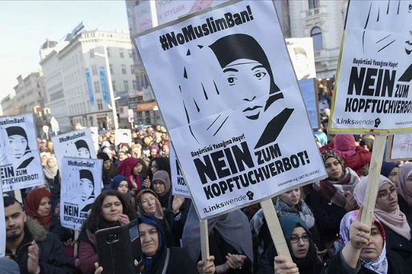 Avusturya'da ilkokullarda uygulanan başörtüsü yasağı Anayasa Mahkemesine taşındı