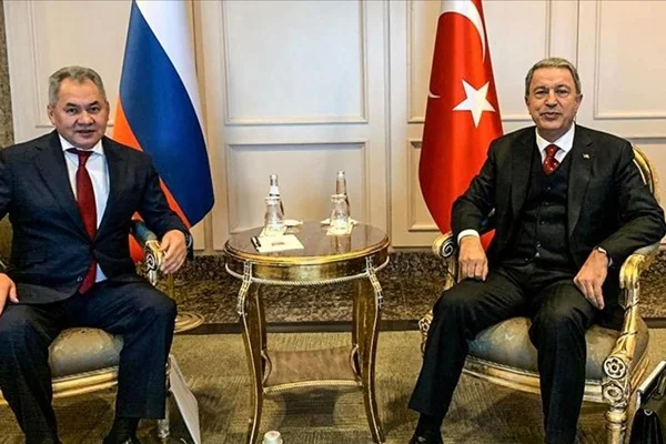 Bakan Akar, Şoygu ile telefonda görüştü
