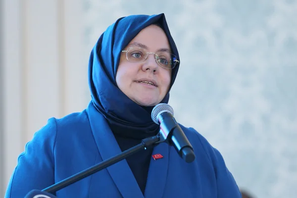 Bakan Selçuk'tan asgari ücret ve EYT açıklaması