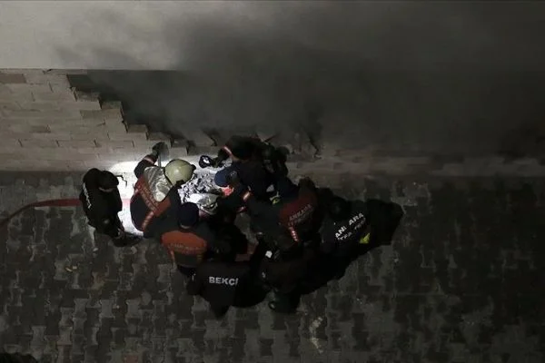 Başkentte 13 katlı binada yangın paniği